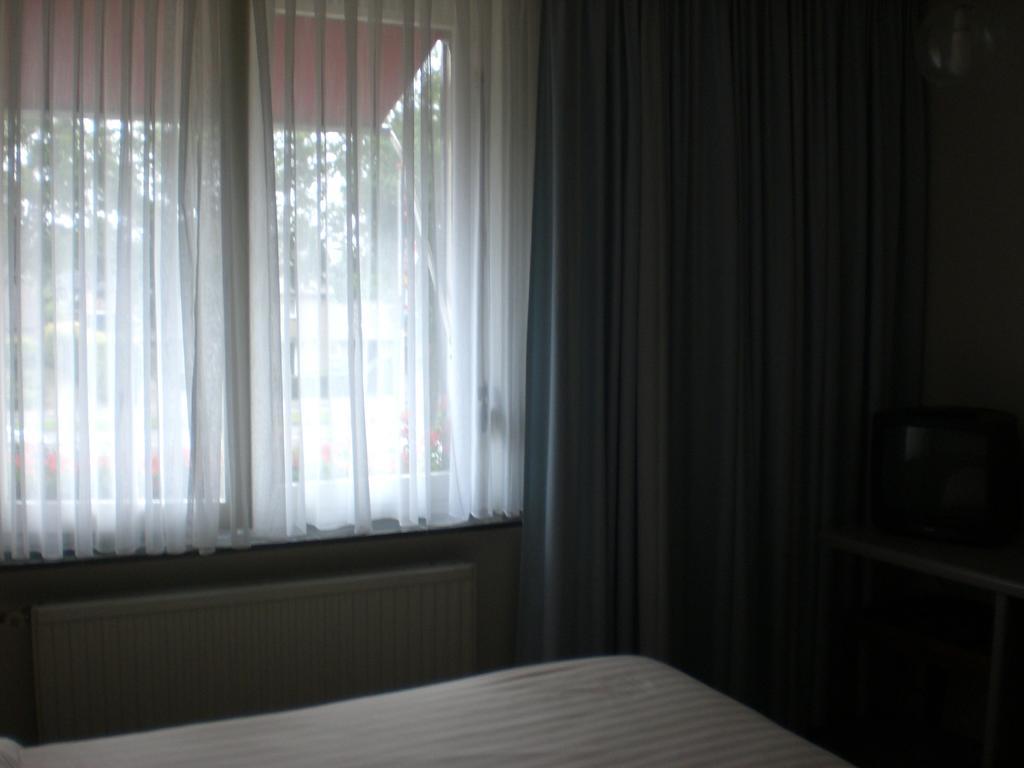 Hotel Steensel Room photo
