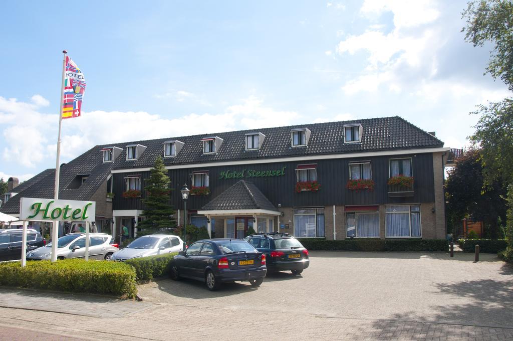 Hotel Steensel Exterior photo